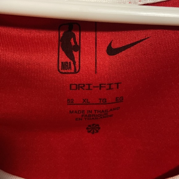 Zach Lavine Bulls Jersey - Picture 3 of 5